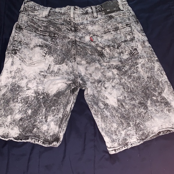 Mens Levi’s smoke gray shorts - Picture 3 of 6